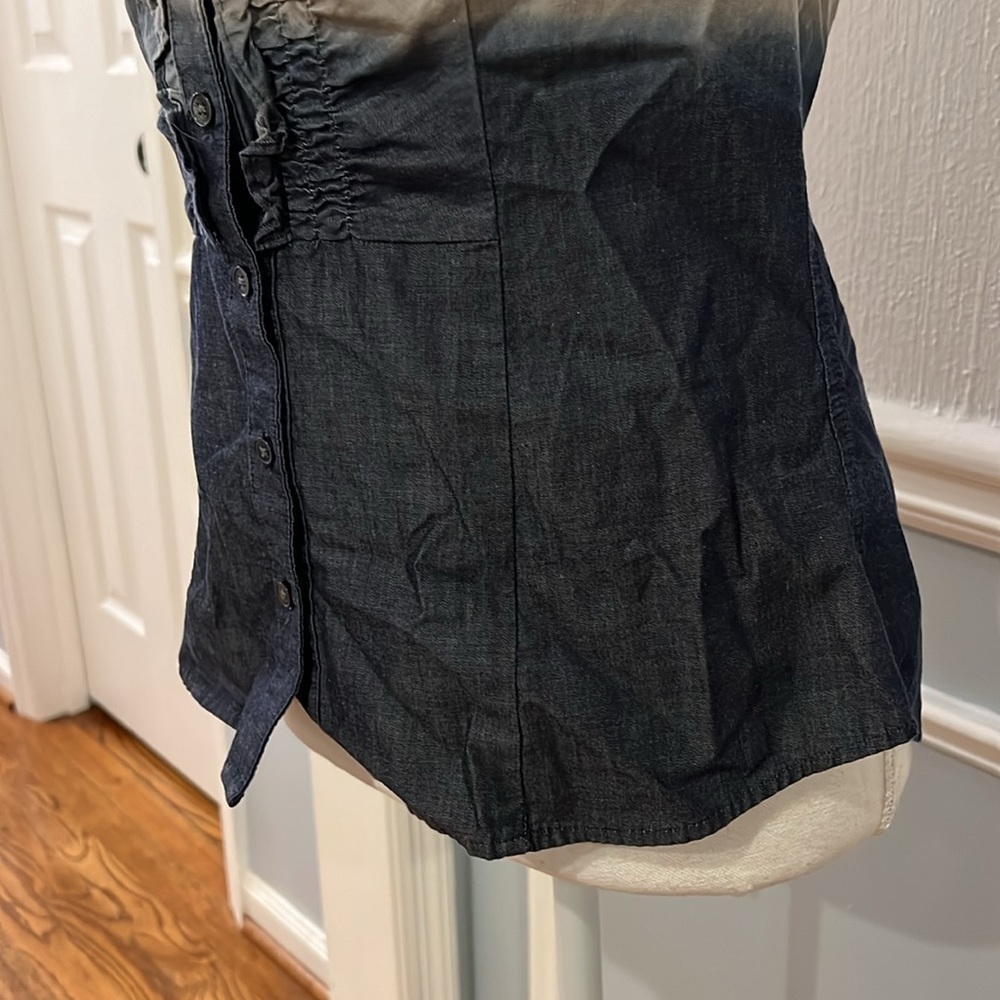 NWOT EXPRESS BUTTON UP CHAMBRAY RUFFLE TOP - SIZE SMALL - Picture 4 of 11